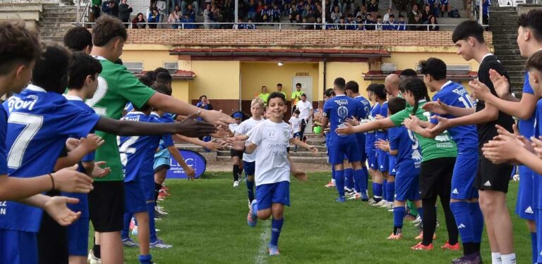 La afición empuja al CD Cuéllar hasta un vibrante empate
