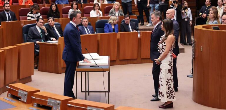Carlos Fraile promete su cargo como procurador en las Cortes de Castilla y León