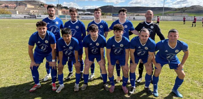 Once inicial del CD Cuéllar antes de su partido en Santa Clara ante el CD Cantalejo. | Foto: CD Cuéllar |