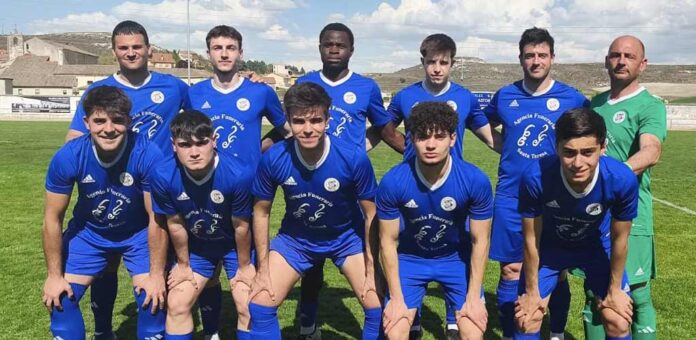 Once inicial del CD Cuéllar antes de su partido ante el Delta. | Foto: CD Cuéllar |