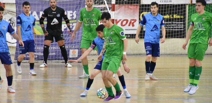 Partido disputado en Cuéllar entre el FS Cuéllar Cojalba y el Ponfesala. | Foto: Jesús Santana |