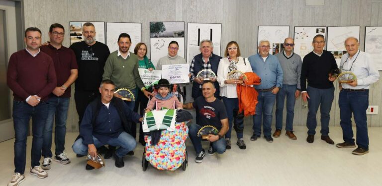 Andrés Suárez reúne a ciclistas de diferentes épocas en torno a un acto con fines solidarios