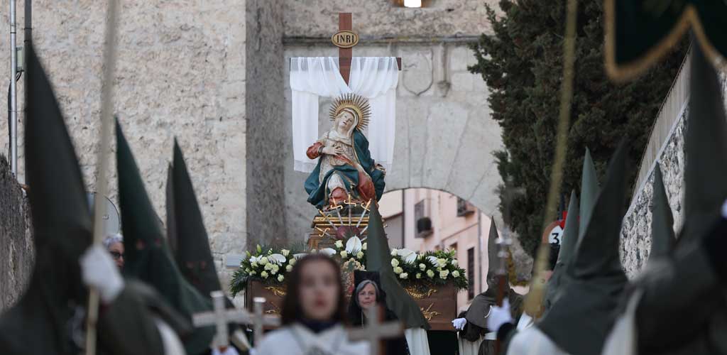 dolorosa-viernes-santo-2026-ES-GGG_3934 Procesión de Viernes Santo de 2026 en Cuéllar. | Foto: Gabriel Gómez |