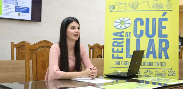 La concejala de Hacienda y Desarrollo Económico, Lucía Arranz, durante la presentación de la edición de 2026 de la Feria de Cuéllar. | Foto: Gabriel Gómez |