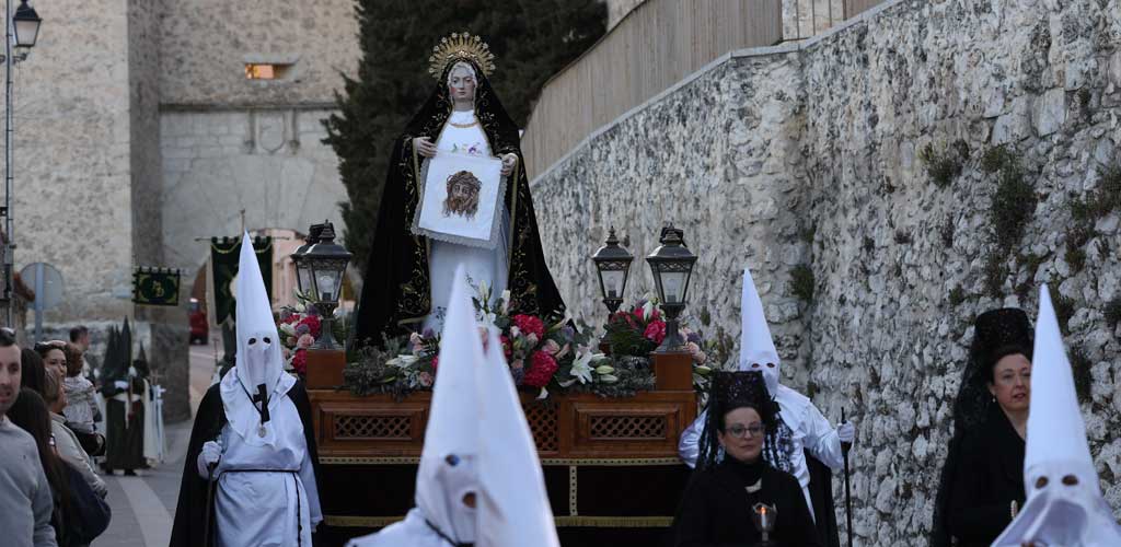 veronica-viernes-santo-2026-ES-GGG_3914 Procesión de Viernes Santo de 2026 en Cuéllar. | Foto: Gabriel Gómez |