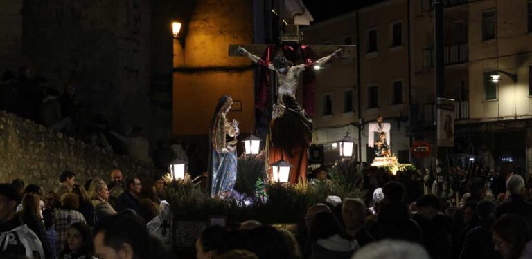 Las imágenes cuellaranas lucieron con esplendor en el día grande de la Semana Santa