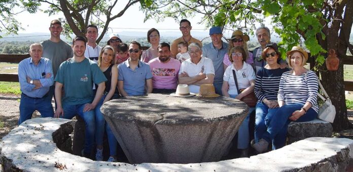 Visita de la Asociación Encierros de Cuéllar a la ganadería Arauz de Robles en 2026. | Foto: Rubén de Miguel |