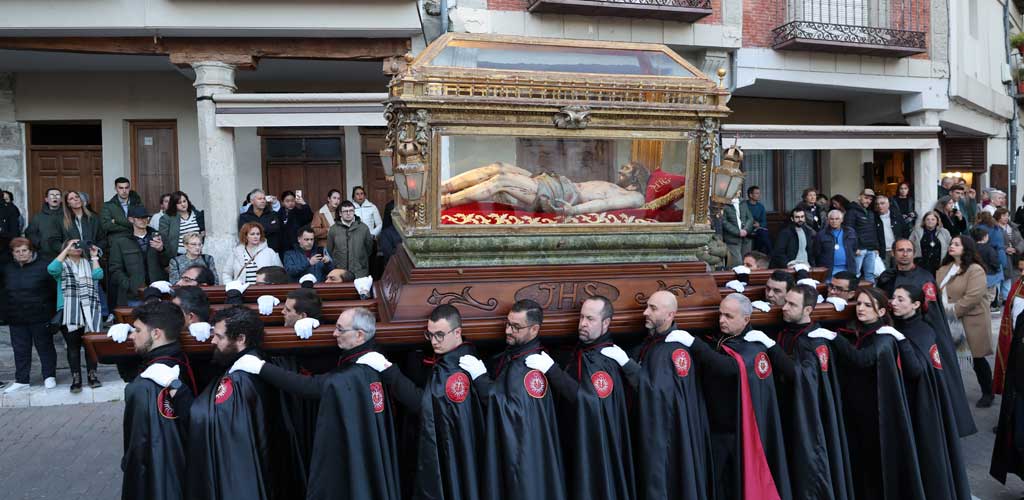 yacente-viernes-santo-2026-ES-GGG_3985 Procesión de Viernes Santo de 2026 en Cuéllar. | Foto: Gabriel Gómez |