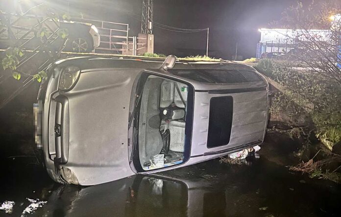Accidente por salida de vía en un camino sin asfaltar de un turismo en Fuentepelayo. | Foto: Guardia Civil |