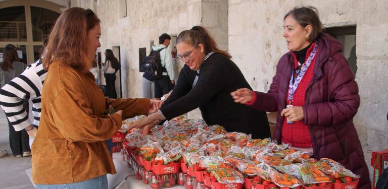 El AMPA del IES Duque de Alburquerque recauda fondos contra la fibromialgia con su almuerzo solidario