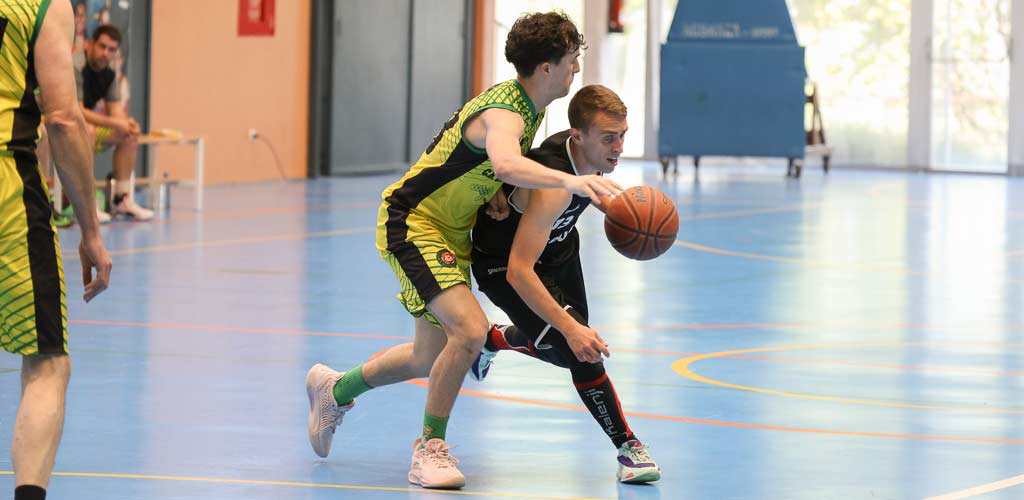 baloncesto-cuellar-cantimpalos-semifinal-liga-2026-ES-GGG_8770 Partido de ida de semifinales de liga provincial en el frontón de Cuéllar entre el Baloncesto Cuéllar y el CB Cantimpalos en 2026. | Foto: Gabriel Gómez |