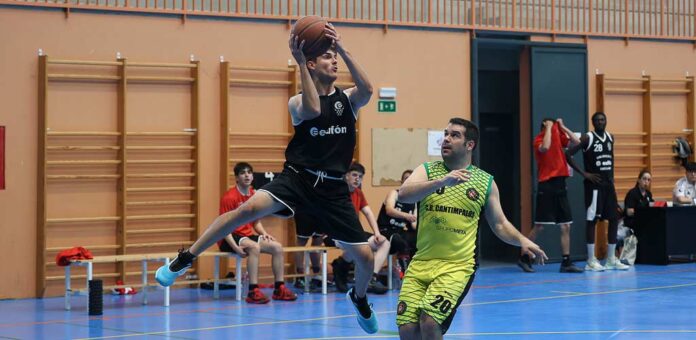 Partido de ida de semifinales de liga provincial en el frontón de Cuéllar entre el Baloncesto Cuéllar y el CB Cantimpalos en 2026. | Foto: Gabriel Gómez |