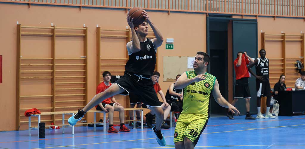 baloncesto-cuellar-cantimpalos-semifinal-liga-2026-ES-GGG_8819 Partido de ida de semifinales de liga provincial en el frontón de Cuéllar entre el Baloncesto Cuéllar y el CB Cantimpalos en 2026. | Foto: Gabriel Gómez |