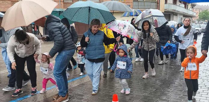 Carrera solidaria organizada por la escuela infantil Pitufos a favor de la Fundación Unoentrecienmil en 2026. | Foto: Escuela Infantil Los Pitufos |