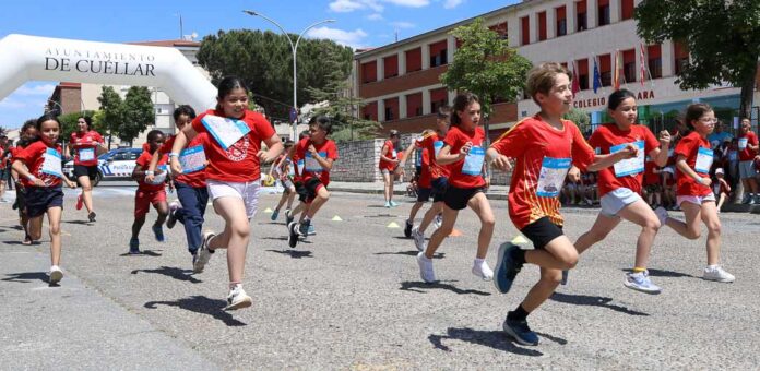 Carrera solidaria a beneficio de Unicef en el colegio Santa Clara de Cuéllar. | Foto: Gabriel Gómez |