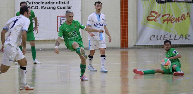 El FS Cuéllar Cojalba gana, con un final de locura, el derbi ante El Espinar