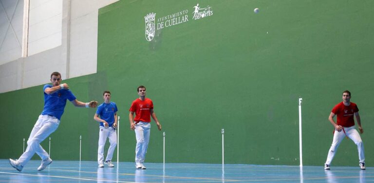 El III Festival de Pelota a Mano cita a cuatro parejas de pelotaris en el frontón de Cuéllar