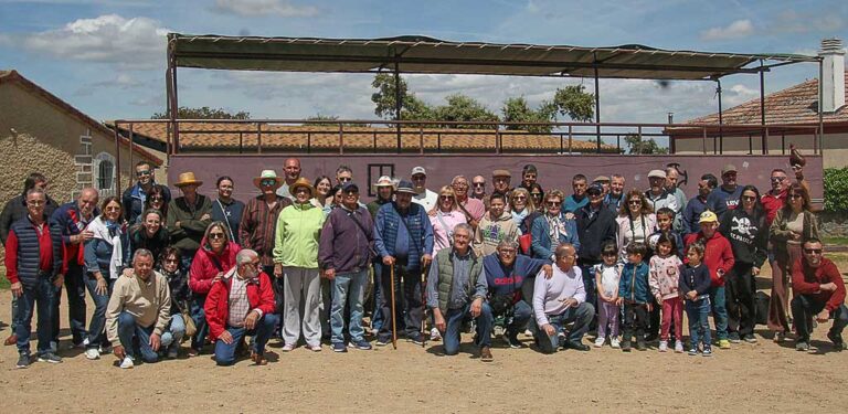 La Peña Taurina «El Encierro» visitó la ganadería del Puerto de San Lorenzo