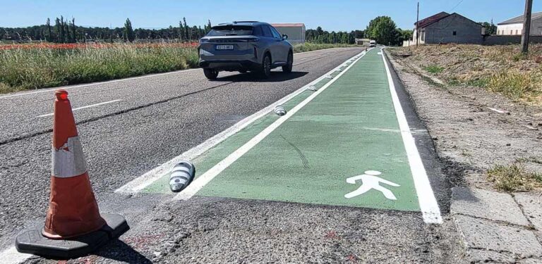 El Ayuntamiento de Cuéllar concluye los trabajos de pintura vial y del nuevo carril peatonal