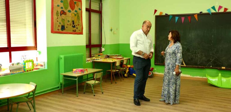La Diputación, la Junta y los ayuntamientos movilizan 300.000 euros para obras de reparación y mejora en colegios