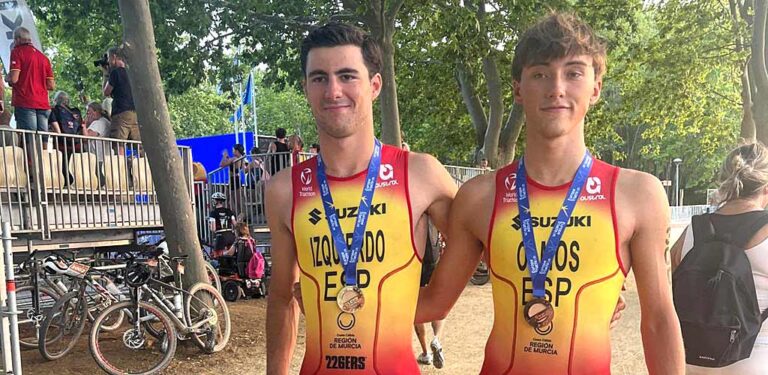 Mario Izquierdo y Pablo Olmos regresan a Cuéllar con sendas medallas de plata y bronce en el europeo de triatlón