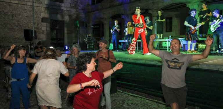 El Gato con Jotas cerró el XVI Festeamus haciendo bailar al público con su ‘electrojota’