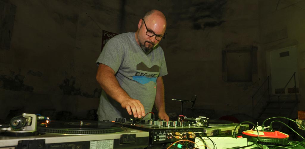 mp-selecta-fire-dj-cegafest-2026-ES-GGG_3228 El DJ Mariano Marinero, MP Selecta Fire, actuando durante el festival Cegafest de 2026. | Foto: Gabriel Gómez |