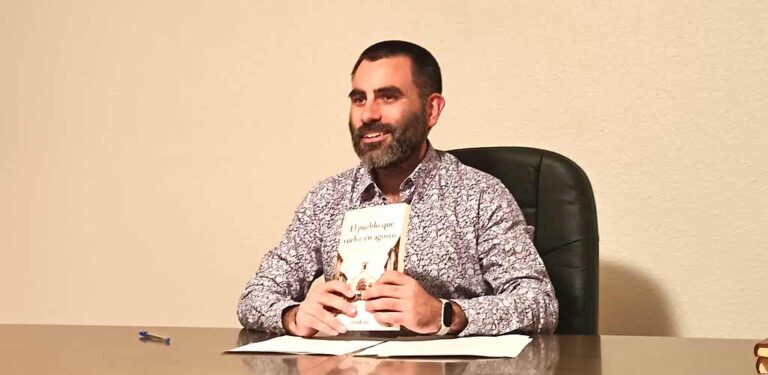 Iván García presentó en Bahabón su libro ‘El pueblo que vuelve en agosto’ inspirado en la localidad