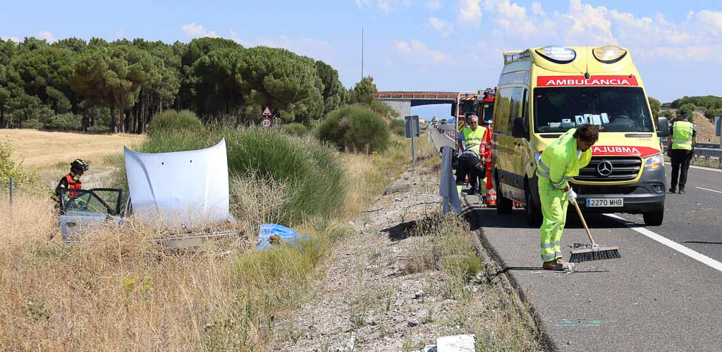 accidente-autovia-601-7-8-2026-ES-GGG_5585 Accidente en la autovía A-601, en el término municipal de San Cristóbal de Cuéllar entre un autobús y un coche en agosto de 2026. | Foto: Gabriel Gómez |