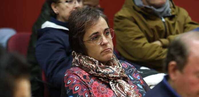 M.ª Carmen Pesquera, alcaldesa de Zarzuela del Pinar, en una junta de la Comunidad de Villa y Tierra Antigua de Cuéllar. | Foto: Gabriel Gómez |