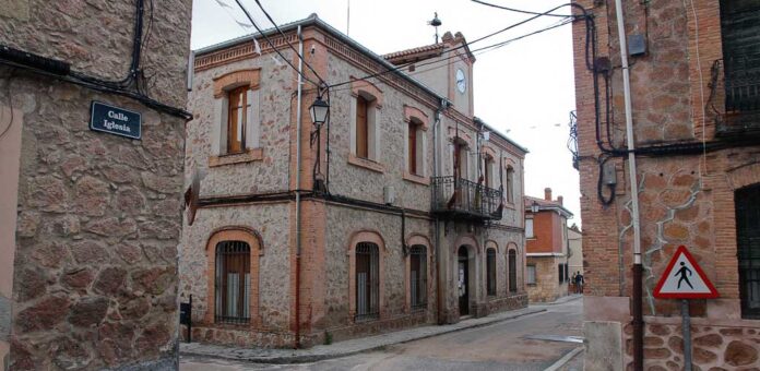 Ayuntamiento de Zarzuela del Pinar. | Foto: Gabriel Gómez |