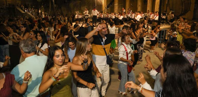 Los cuellaranos vibraron un año más en el concierto del ‘A por ellos’