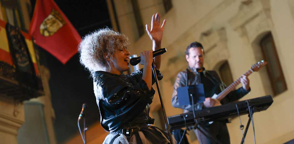 concierto-dali-mecano-viernes-toros-2026-ES-GGG_9808 Concierto «Dalí», tributo a Mecano, en la plaza Mayor en la víspera de las fiestas de Cuéllar de 2026.