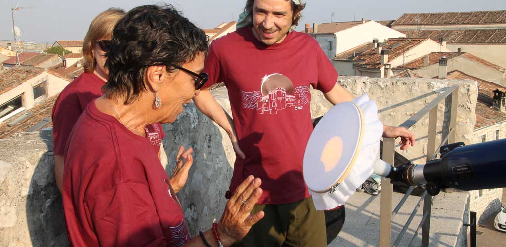 eclipse-solar-total-cuellar-2026-ES-NPM_7802 El colectivo Astronomía Cercana han seguido el eclipse total de sol de 2026 desde la muralla de Cuéllar. | Foto: Nuria Pascual |