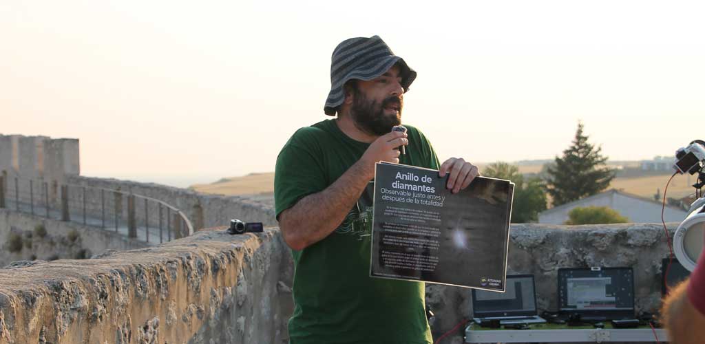 eclipse-solar-total-cuellar-2026-ES-NPM_7822 El colectivo Astronomía Cercana han seguido el eclipse total de sol de 2026 desde la muralla de Cuéllar. | Foto: Nuria Pascual |