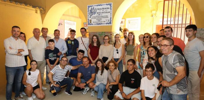 Homenaje de la Peña Taurina El Encierro a la Banda Municipal de Música, con una placa en la plaza de toros. | Foto: Gabriel Gómez |