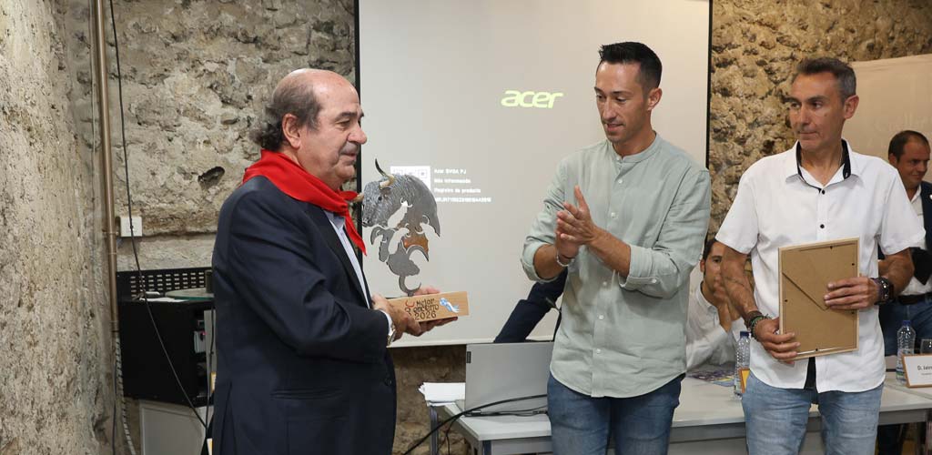 Entrega del Trofeo a la Mejor Ganadería de los Encierros de Cuéllar 2026 y presentación de la revista resumen de las fiestas. | Foto: Gabriel Gómez |