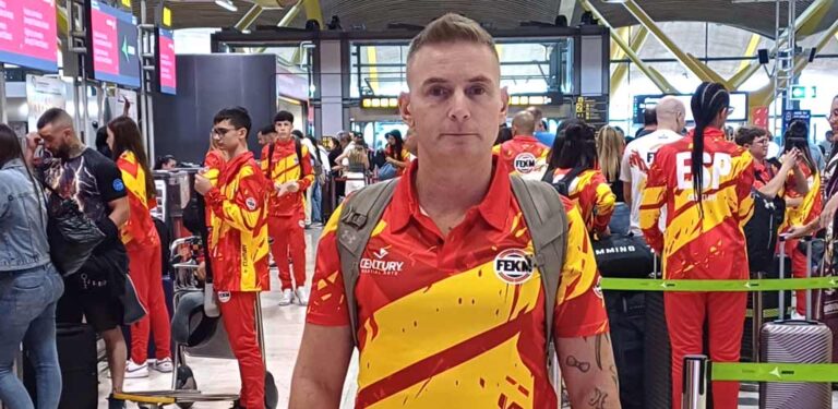 El cuellarano Carlos González participó como árbitro en el Campeonato del Mundo de Kickboxing juvenil en Italia