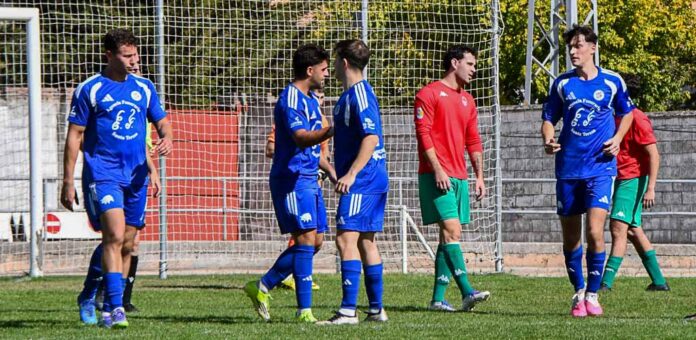 Partido entre el CD Cuéllar Balompié y el CD Monteresma en Cuéllar en la temporada 2026-27. | Foto: Darío Cachorro |