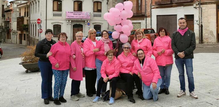 El Ayuntamiento de Cuéllar se viste de rosa en el Día Mundial contra el Cáncer de Mama
