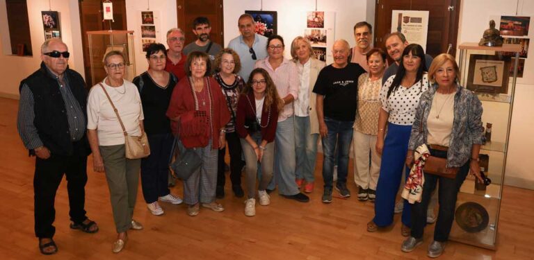 La Coral Cuellarana repasa en una exposición sus cuatro décadas de historia
