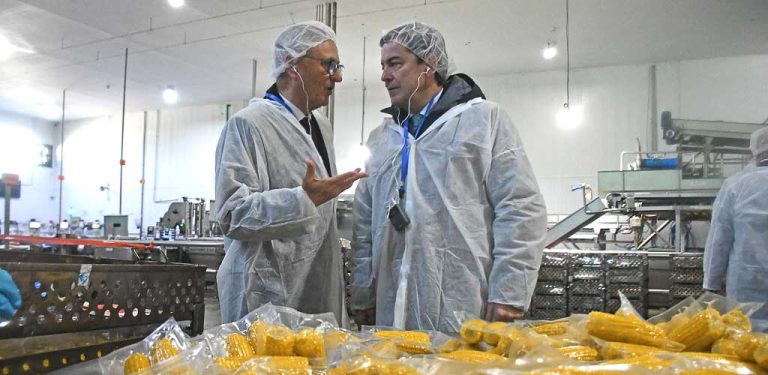 Fernández Mañueco inaugura la nueva planta de procesado de maíz dulce de Huercasa en Sanchonuño