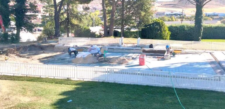 El Ayuntamiento de Cuéllar inicia las obras de reparación del vaso de la piscina infantil