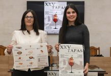 Diez establecimientos participarán en el XXV Certamen de Tapas Villa de Cuéllar La concejala de Desarrollo Económico, Lucía Arranz (izquierda), y la técnica Rosa Quintanilla durante la presentación del XXV Concurso de Tapas Villa de Cuéllar. | Foto: Gabriel Gómez |