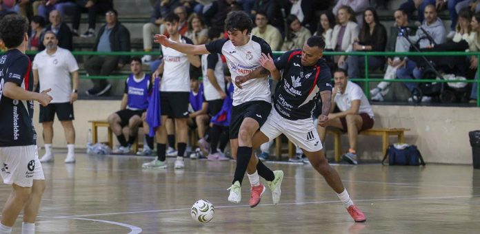 Partido entre el Racing Cuéllar y el Ríver Zamora B en 2026. | Foto: Gabriel Gómez |